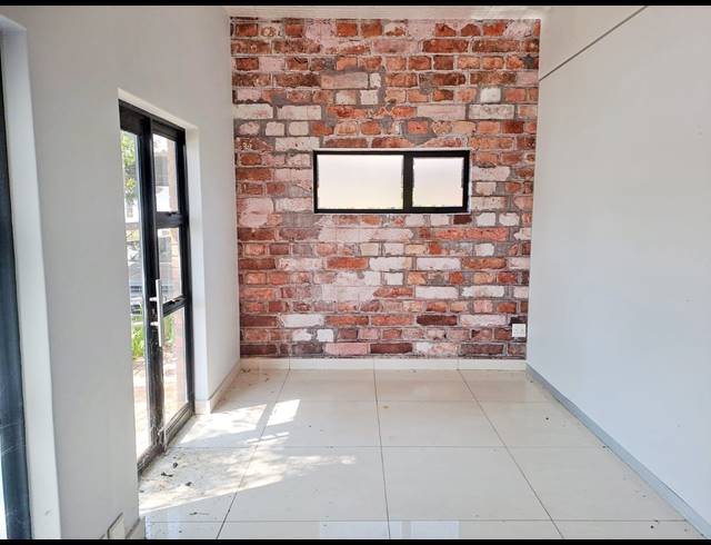 76M² OFFICE FOR SALE IN LOMBARDY ESTATE